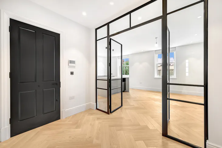 Flat Tryon Street in Greater London