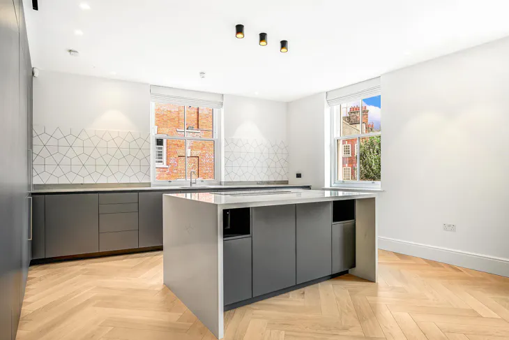 Flat Tryon Street in Greater London