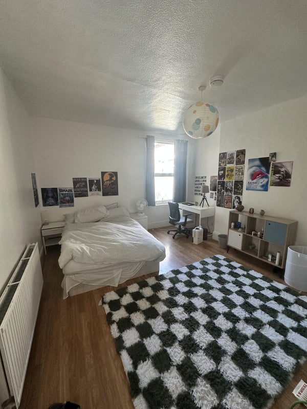 Room Widdenham Road in Greater London