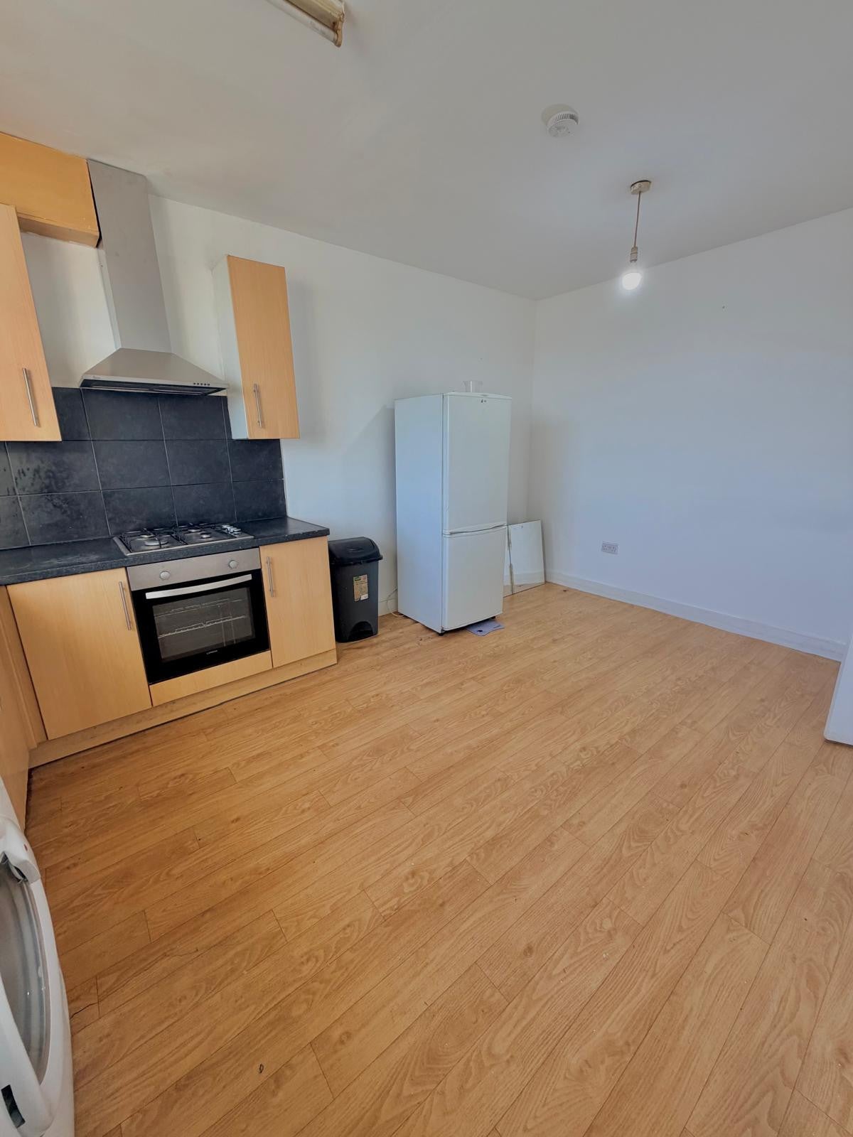 Flat Eastern Avenue in Greater London
