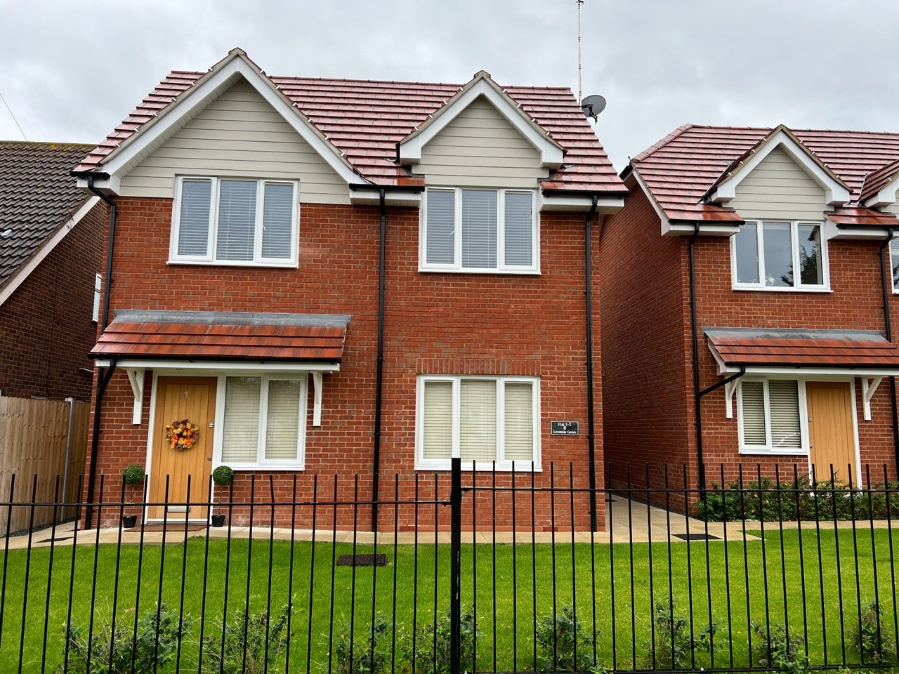 Flat Lavender Grove in Southend-on-Sea