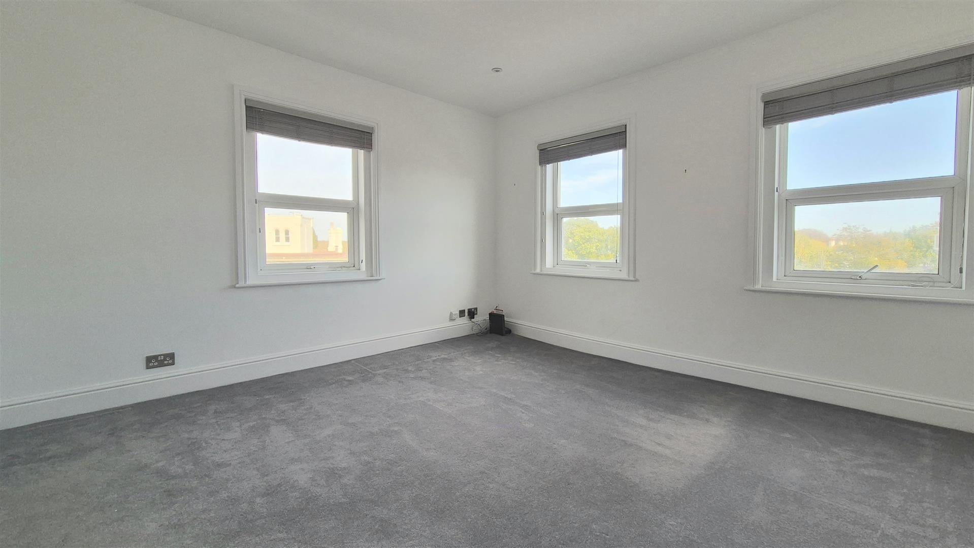 Flat Kent Road in Portsmouth