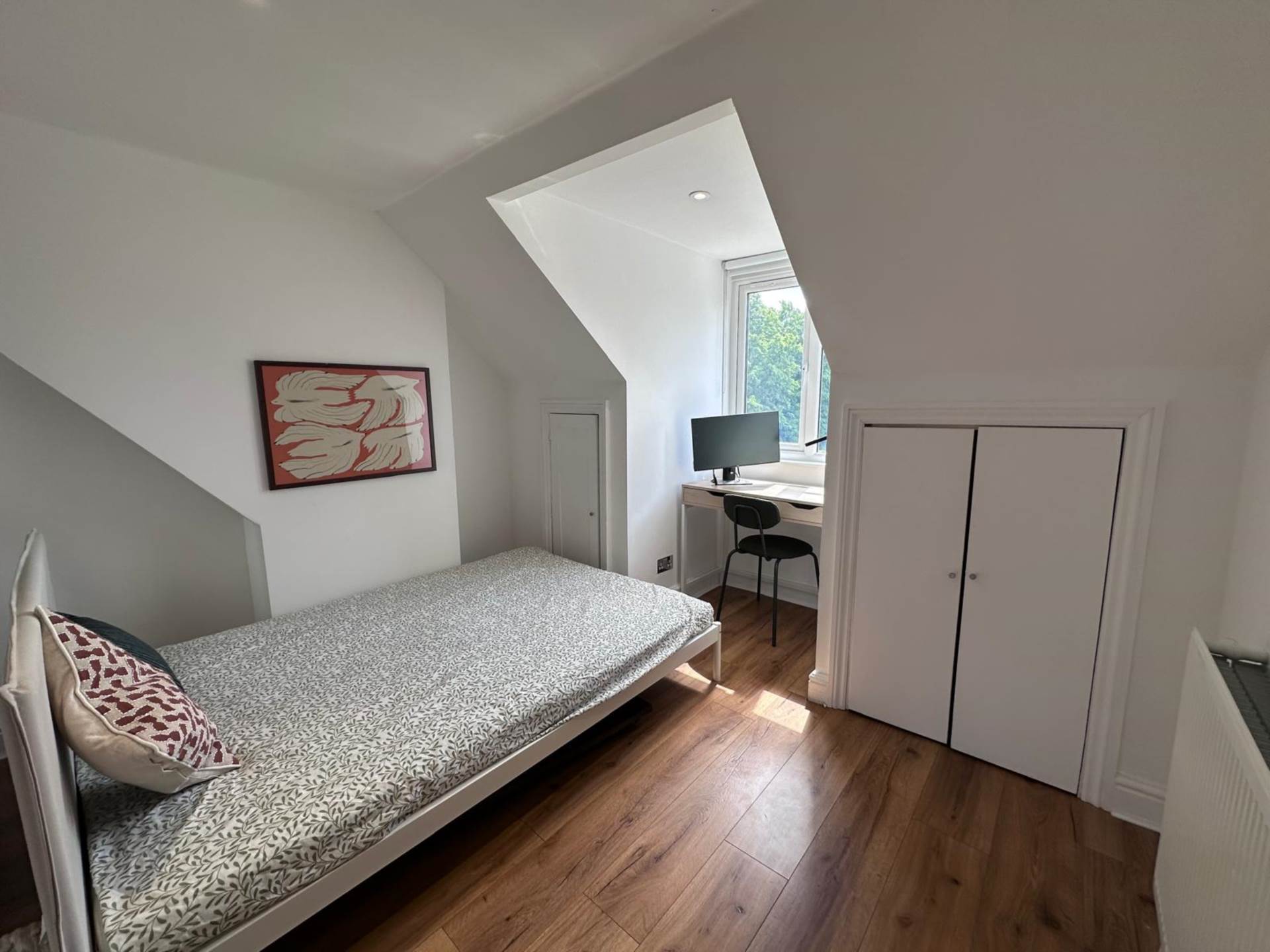 Flat Gordon Road in Greater London