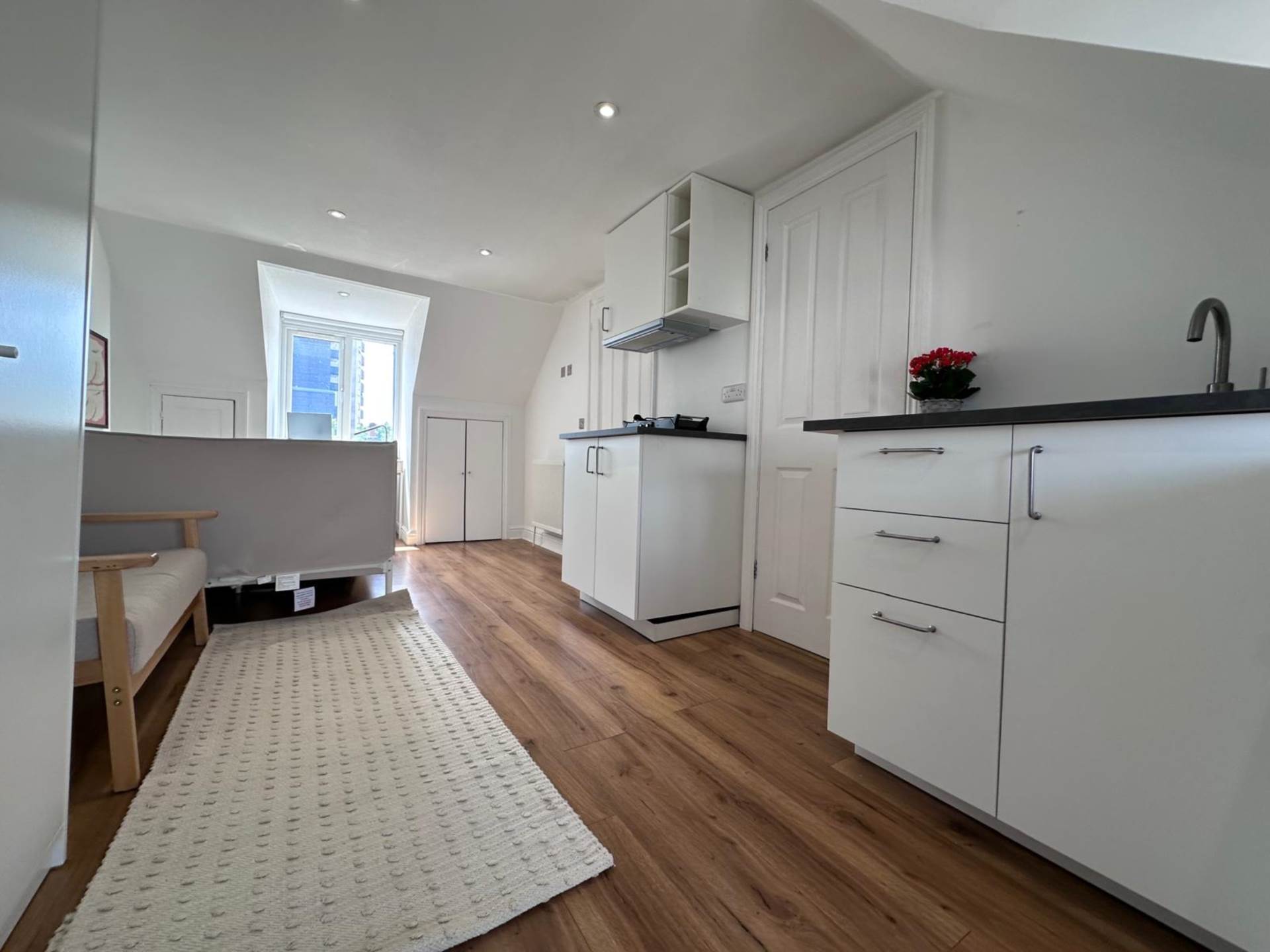 Flat Gordon Road in Greater London