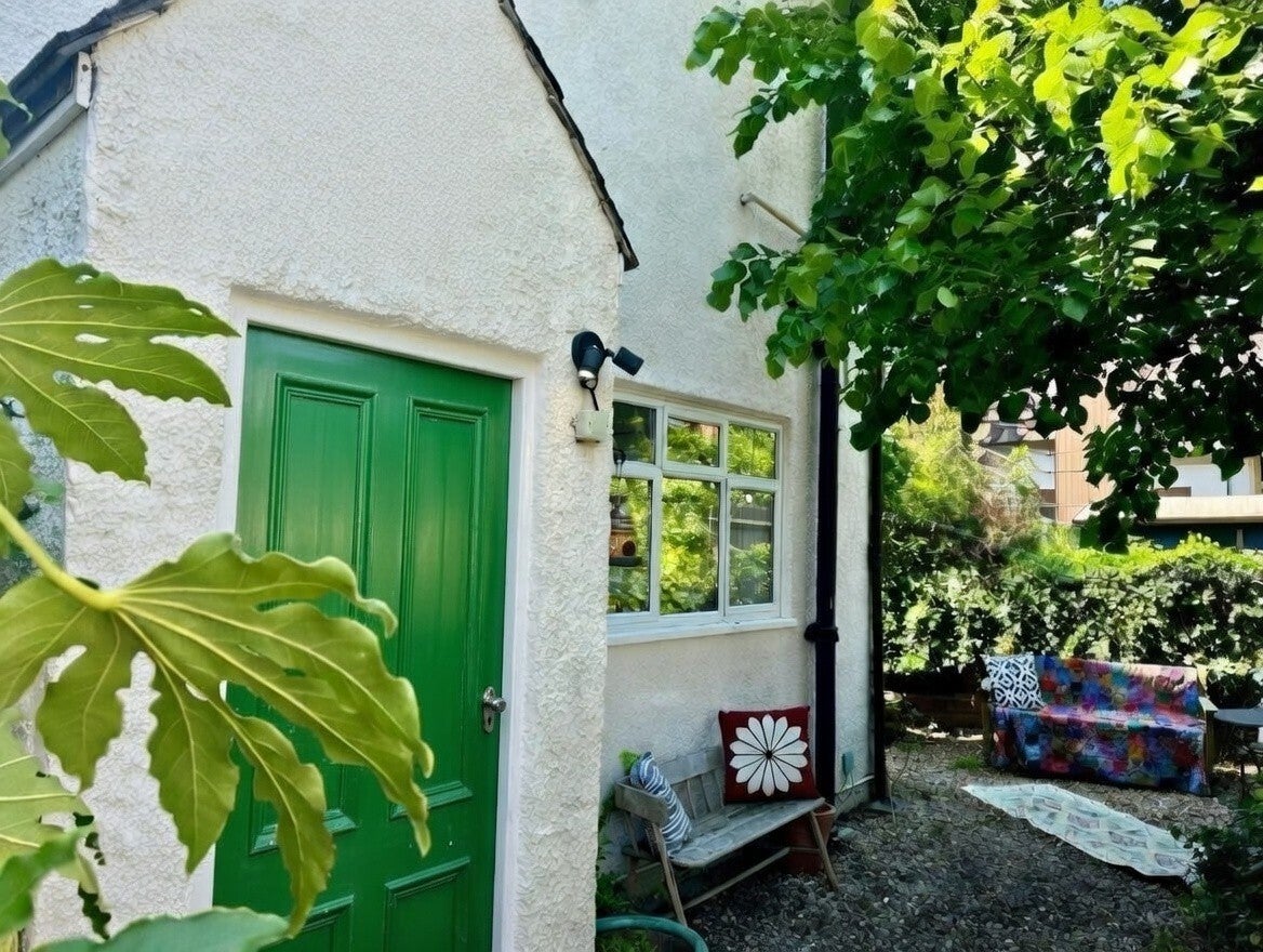 House Arterberry Road in Greater London