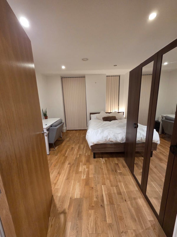 Room Seager Place in Greater London