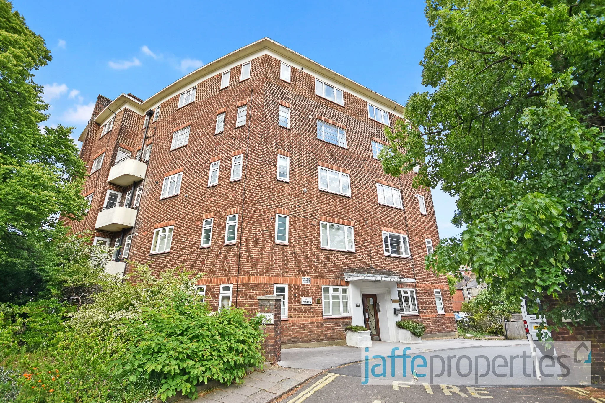 Flat West End Lane in Greater London