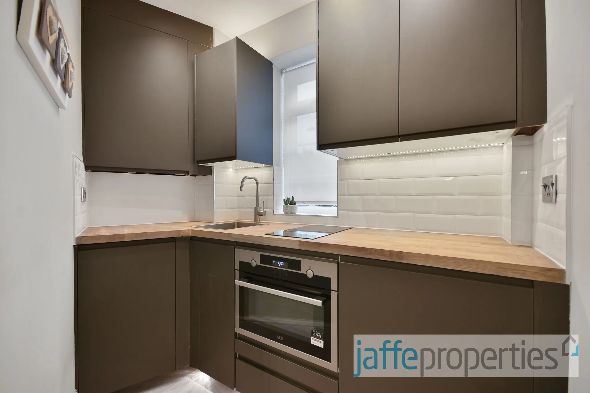 Flat West End Lane in Greater London