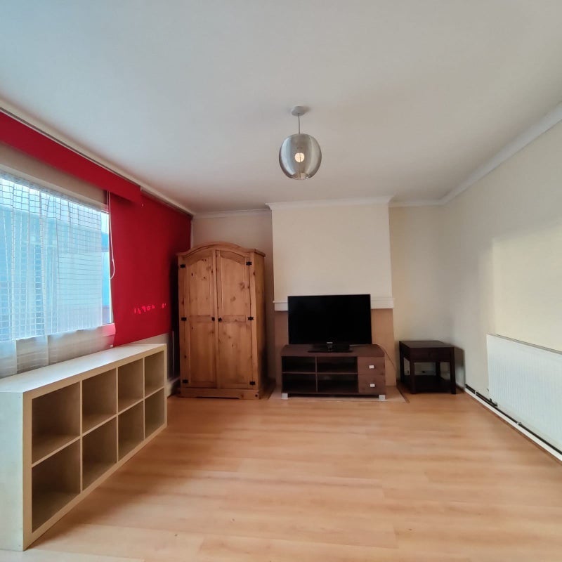Room Crichton Street in Greater London