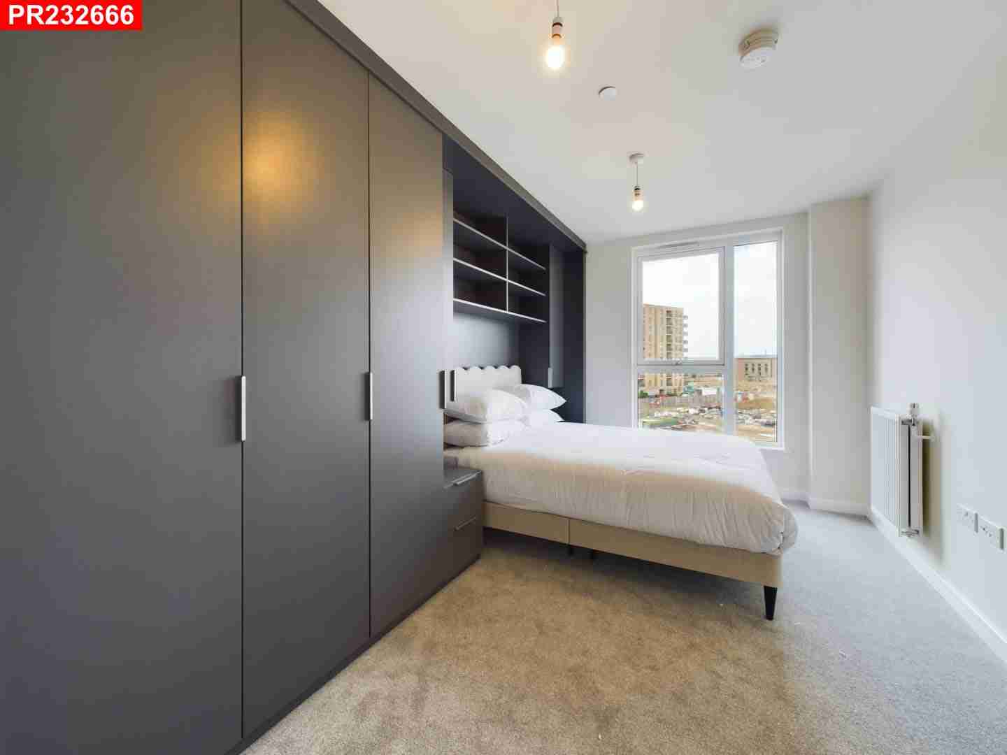 Flat Hargrave Drive in Greater London