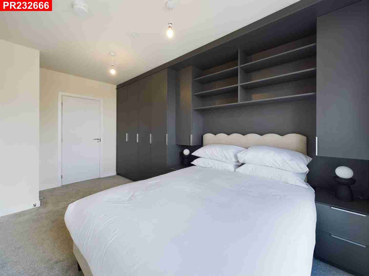 Flat Hargrave Drive in Greater London