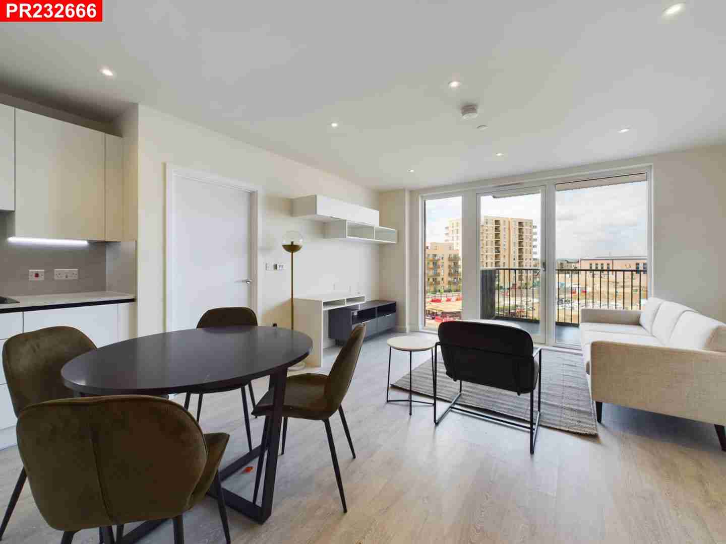 Flat Hargrave Drive in Greater London