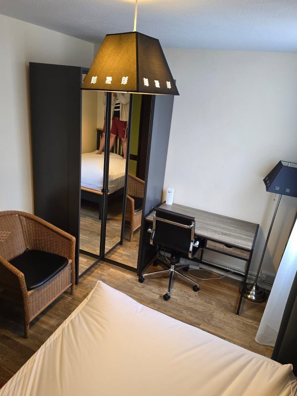Room Ganley Road in Greater London