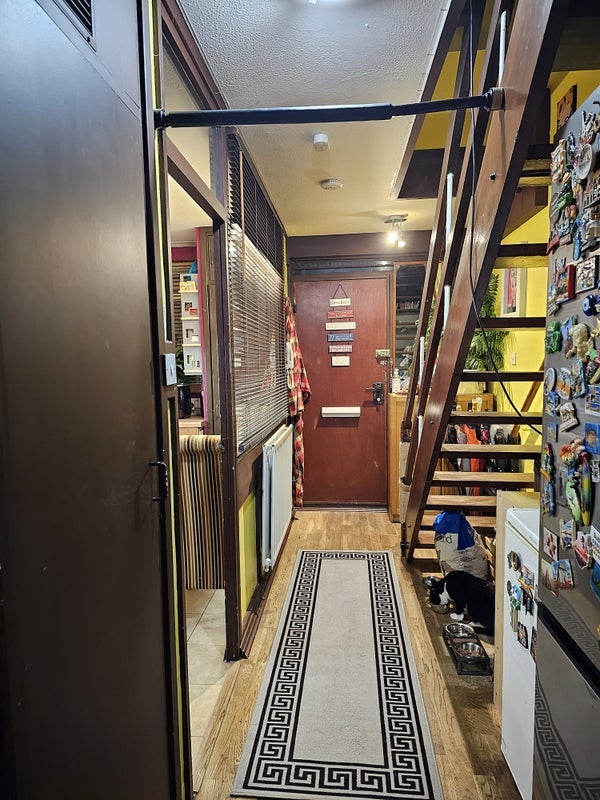 Room Ganley Road in Greater London