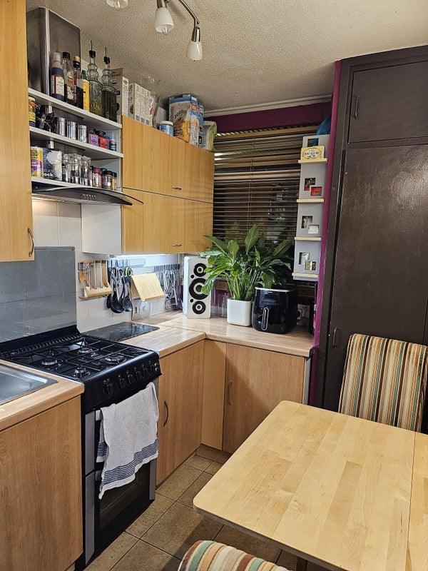 Room Ganley Road in Greater London