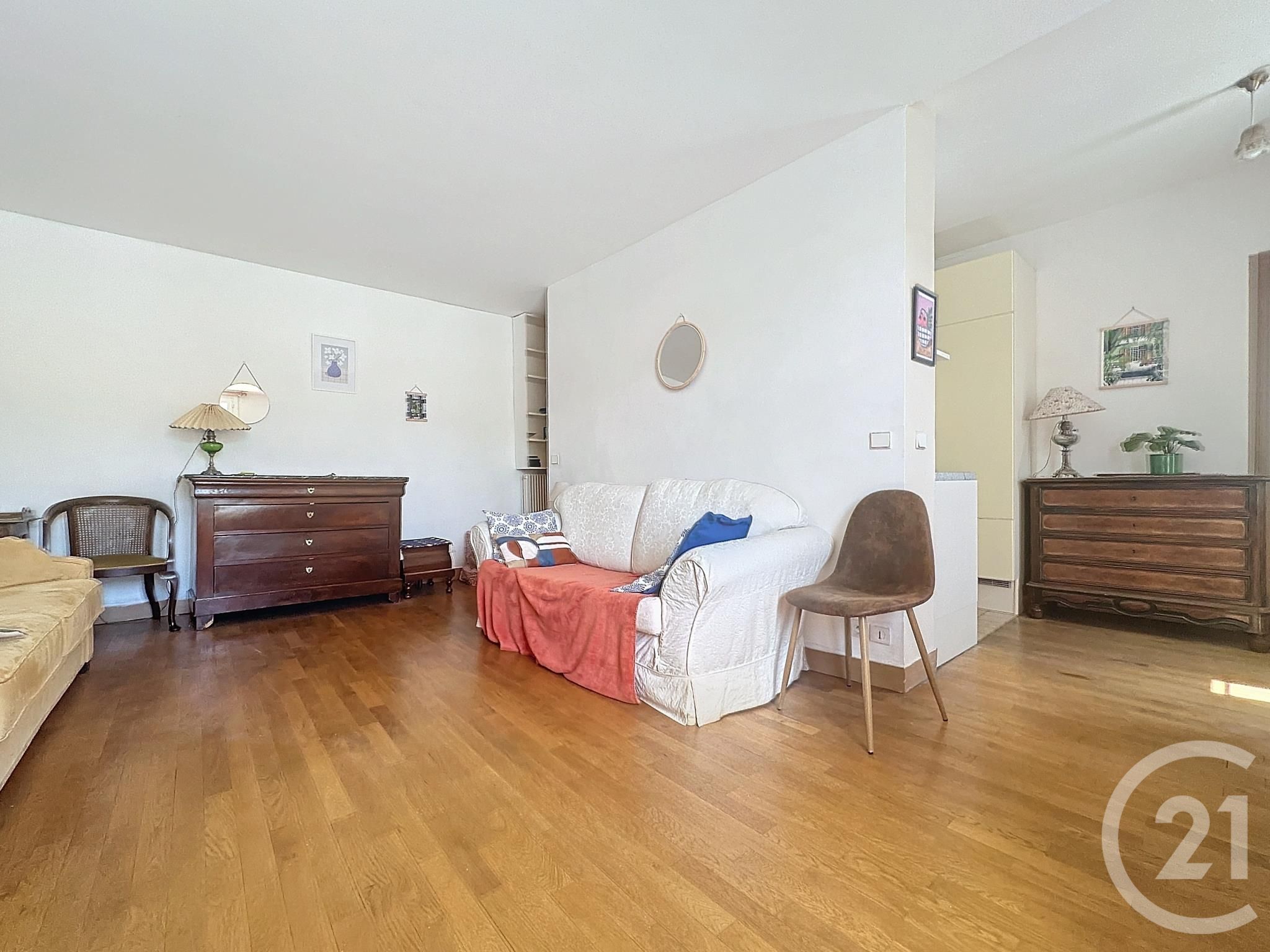Flat Rue de la Roquette in Paris