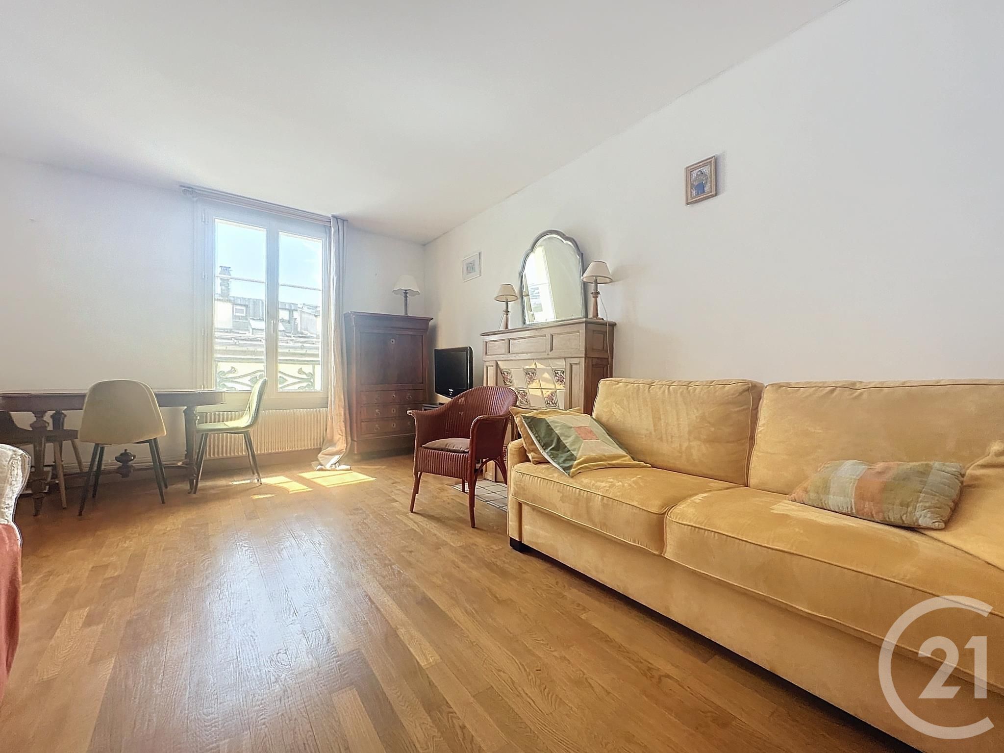 Flat Rue de la Roquette in Paris