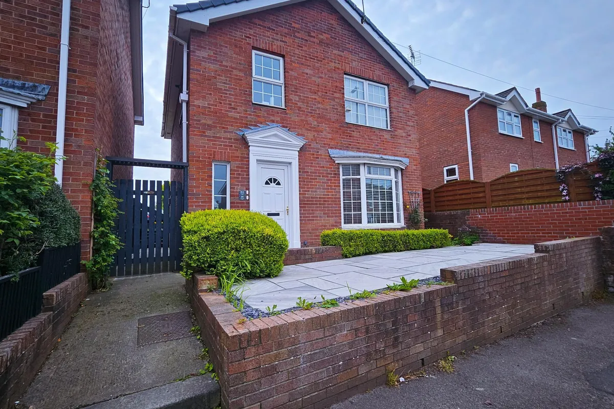 Flat Overleigh Road in Chester