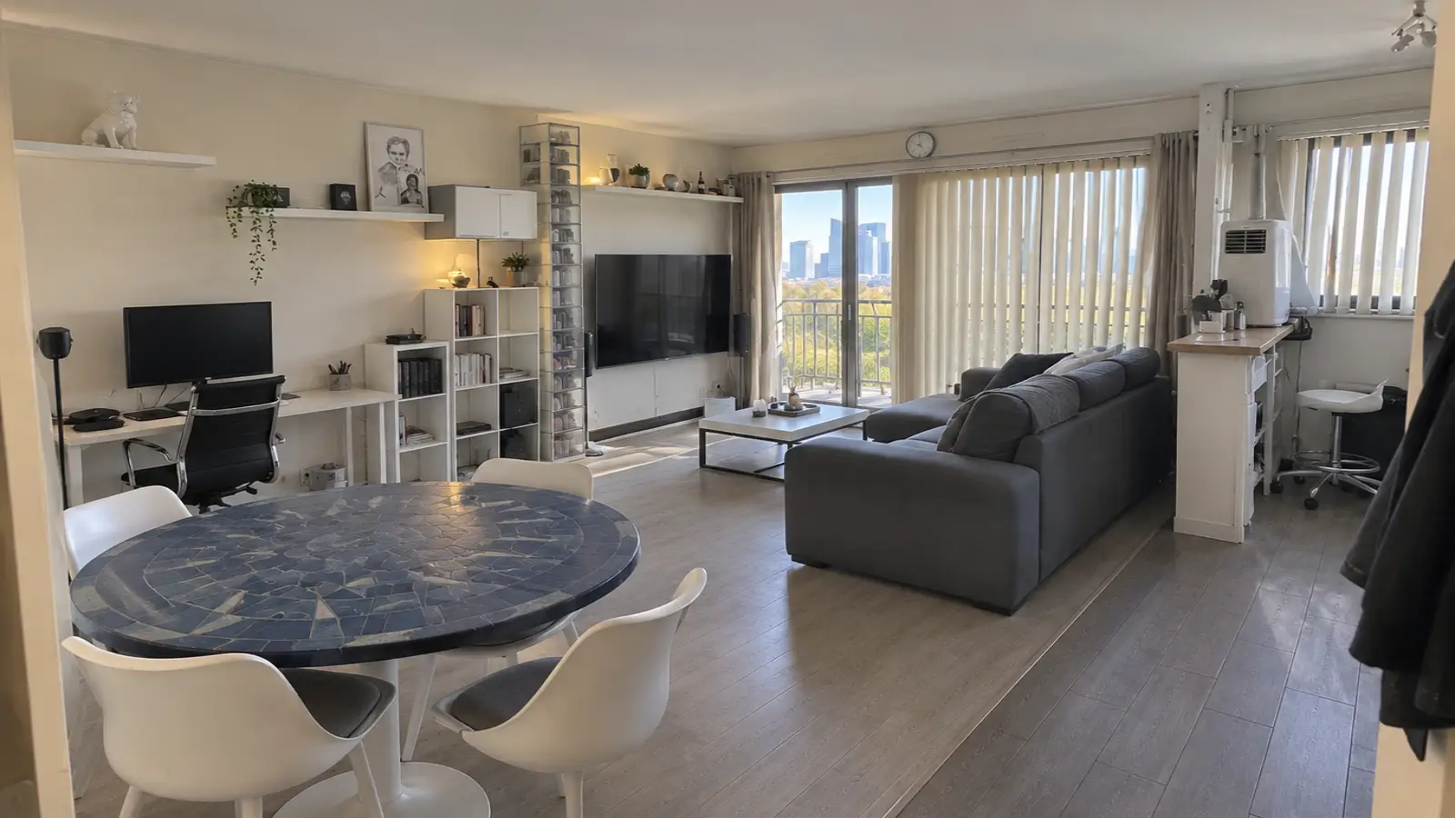 Flat Passerelle Général Audran in Courbevoie