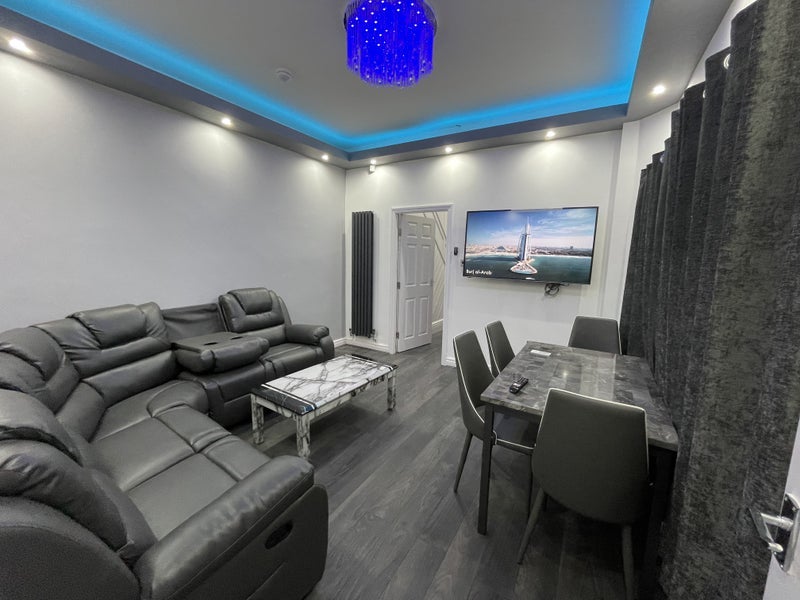 Room Belgrave Avenue in Manchester