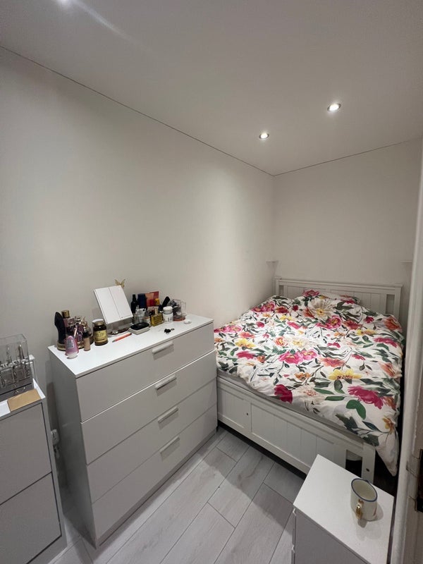 Room Gillespie Road in Greater London