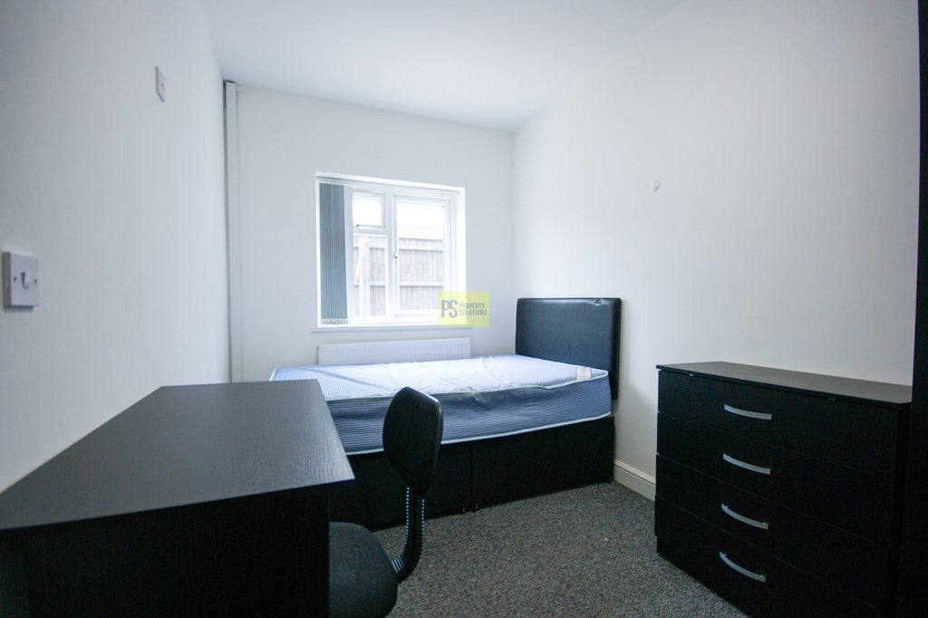 Room Blossom Avenue in Birmingham