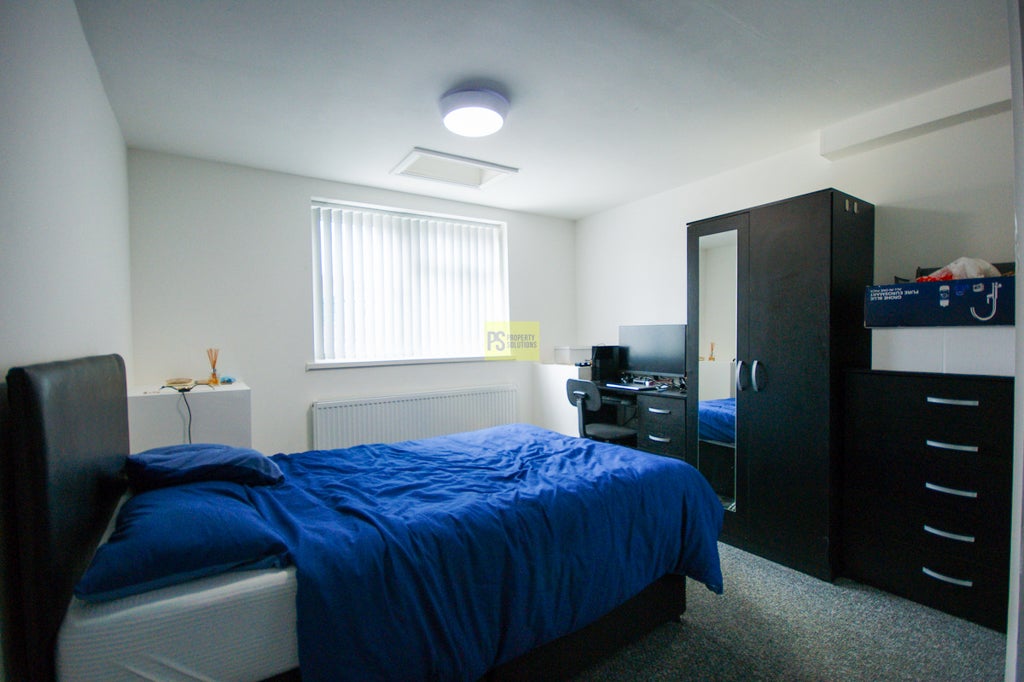 Room Blossom Avenue in Birmingham