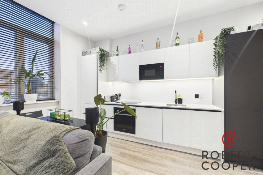 Flat Sunningdale Avenue in Greater London