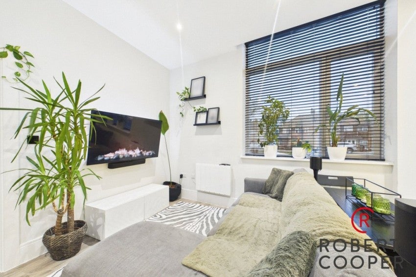 Flat Sunningdale Avenue in Greater London