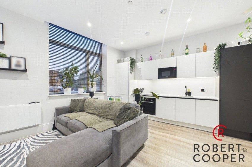 Flat Sunningdale Avenue in Greater London