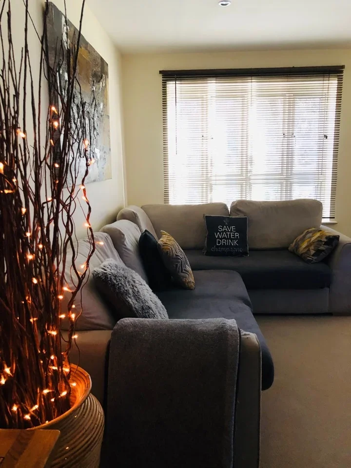 Flat Parry Drive in Elmbridge