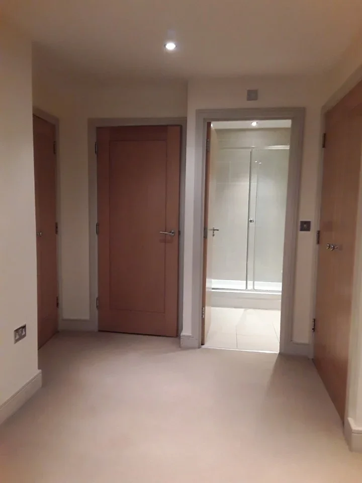 Flat Parry Drive in Elmbridge