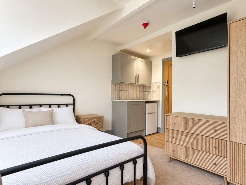 Room Avonmouth Road in Bristol
