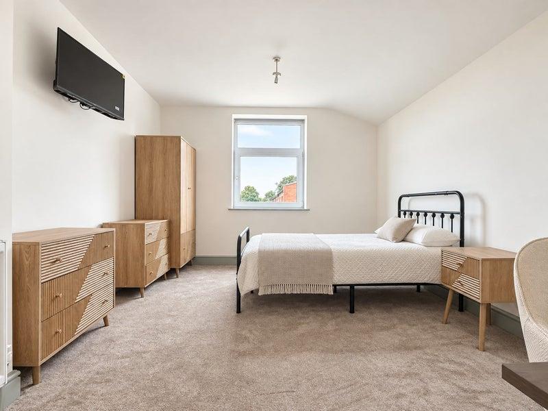 Room Avonmouth Road in Bristol
