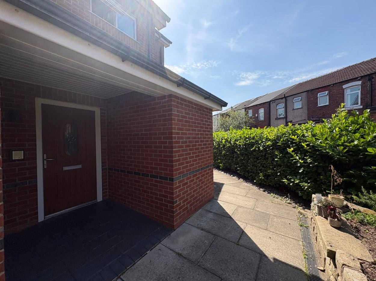 Flat Brown Street in Hindley