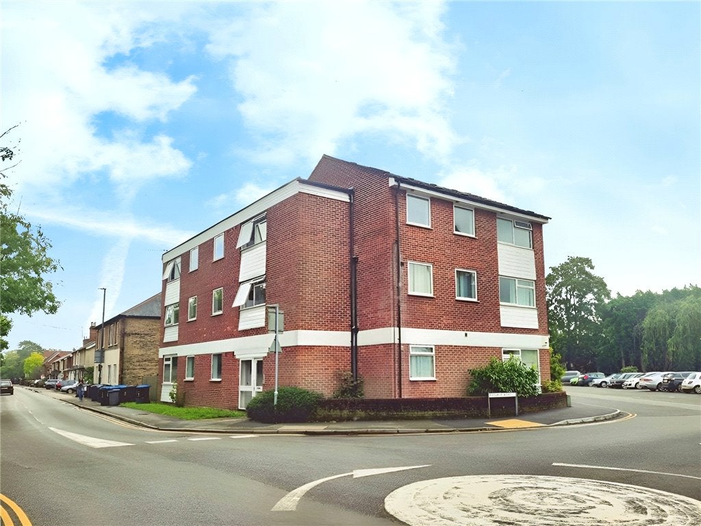 Flat St Jude's Road in Borough of Runnymede
