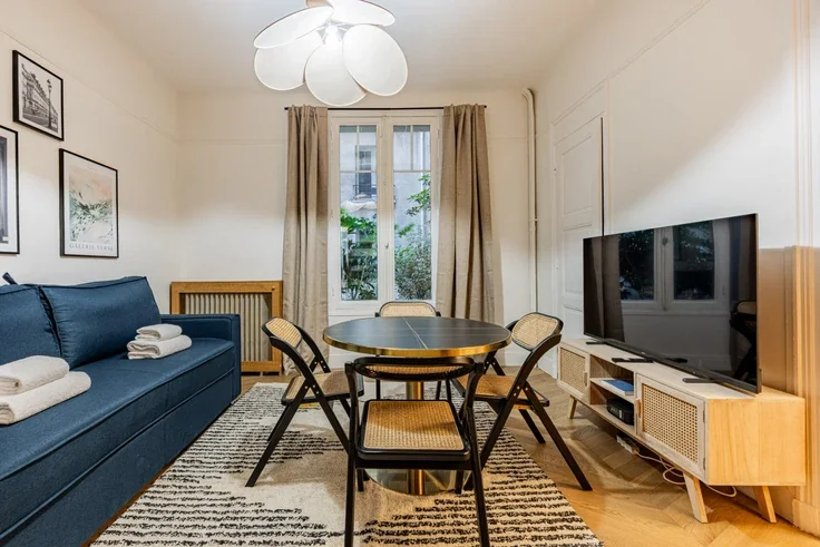 Flat Rue Raffet in Paris