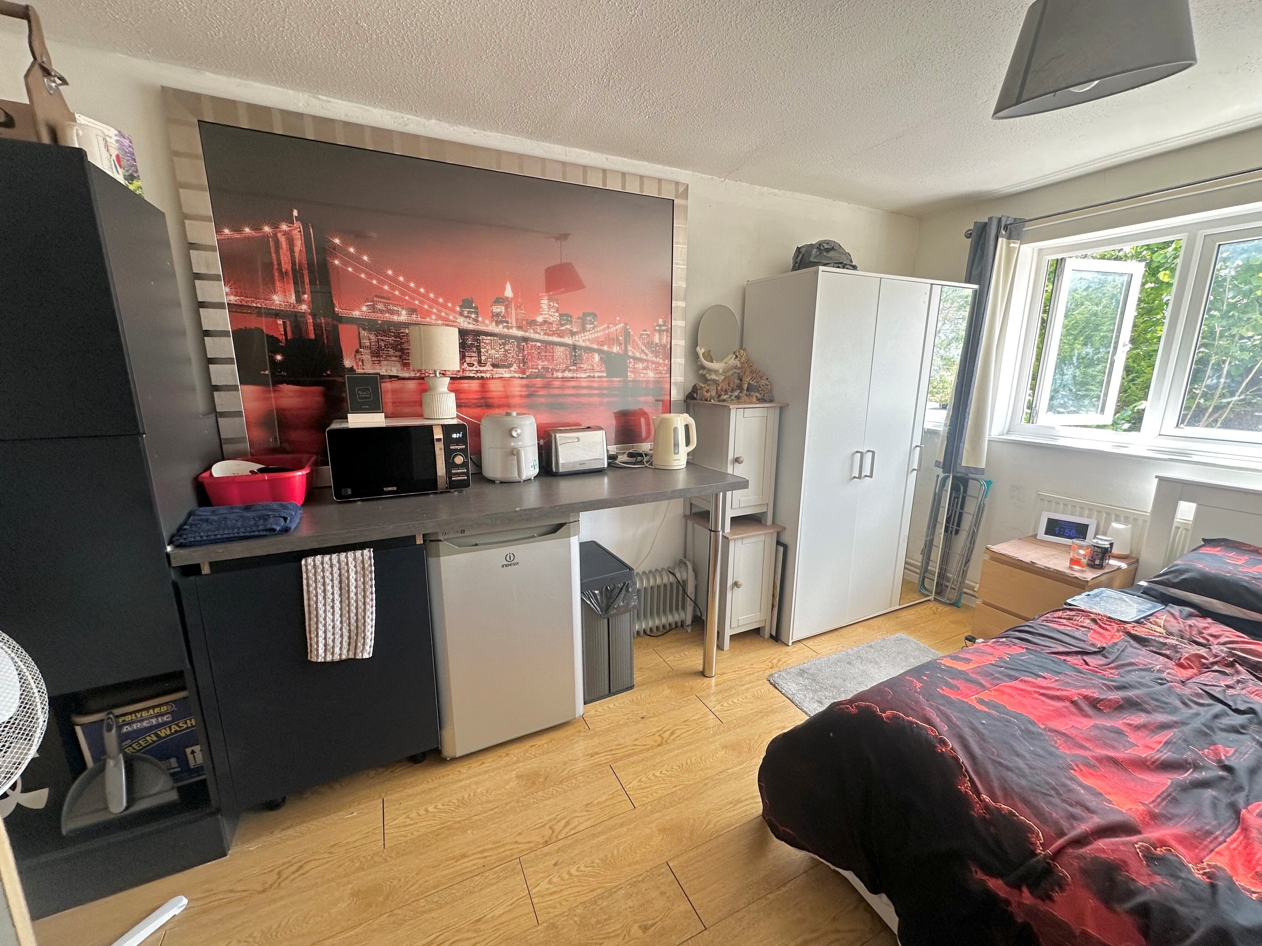 Room Ombersley Close in Redditch