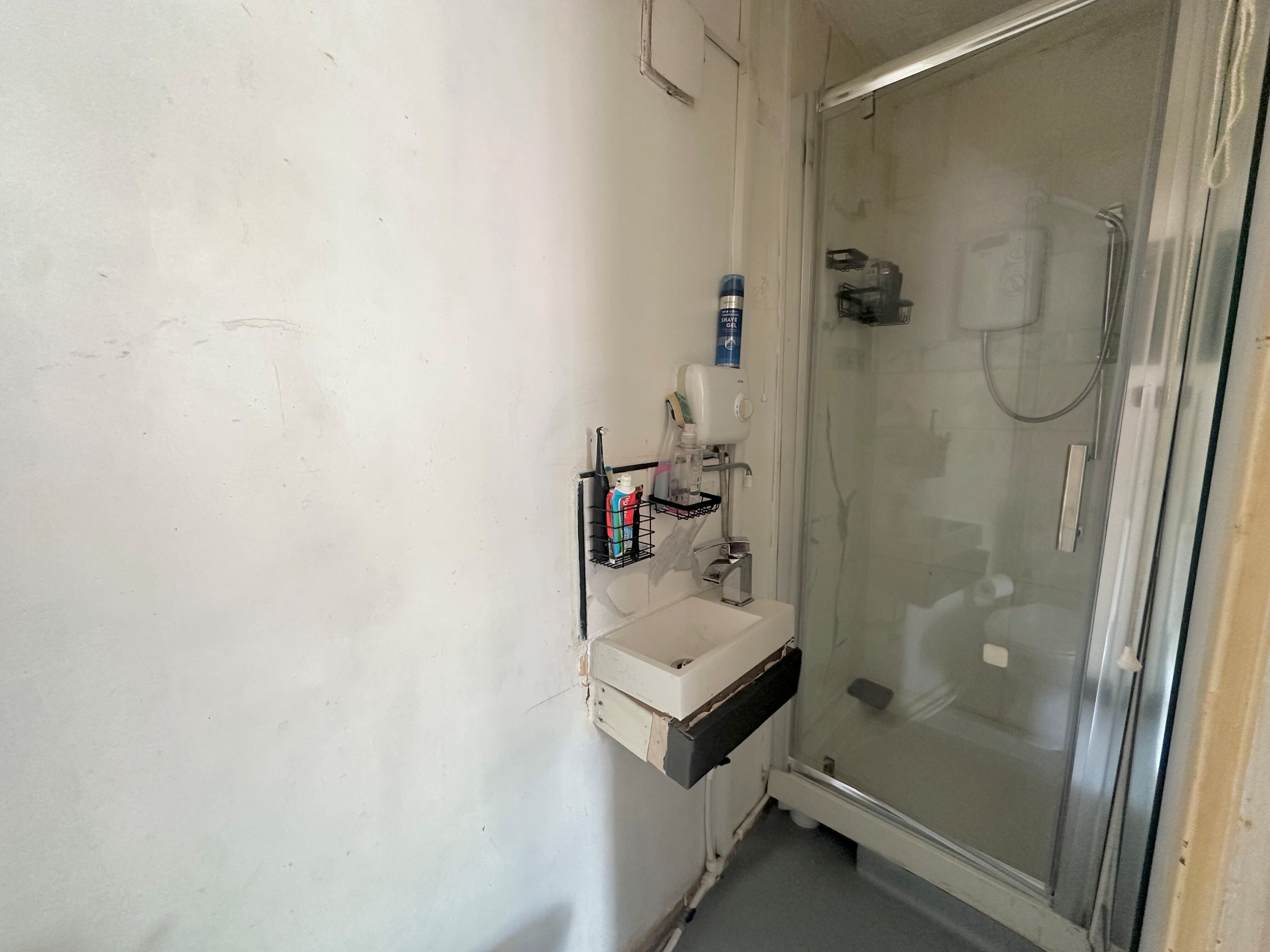 Room Ombersley Close in Redditch