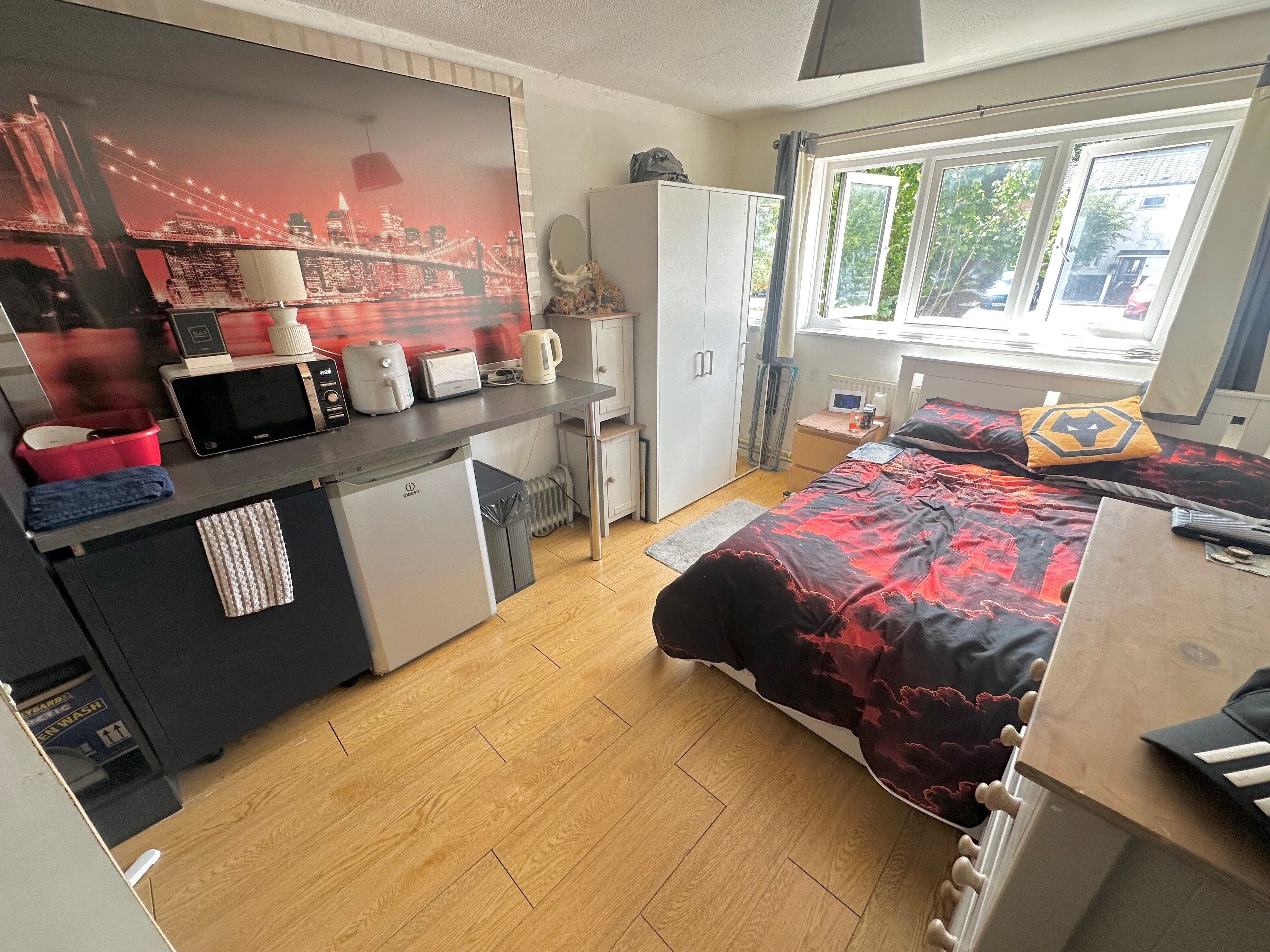 Room Ombersley Close in Redditch