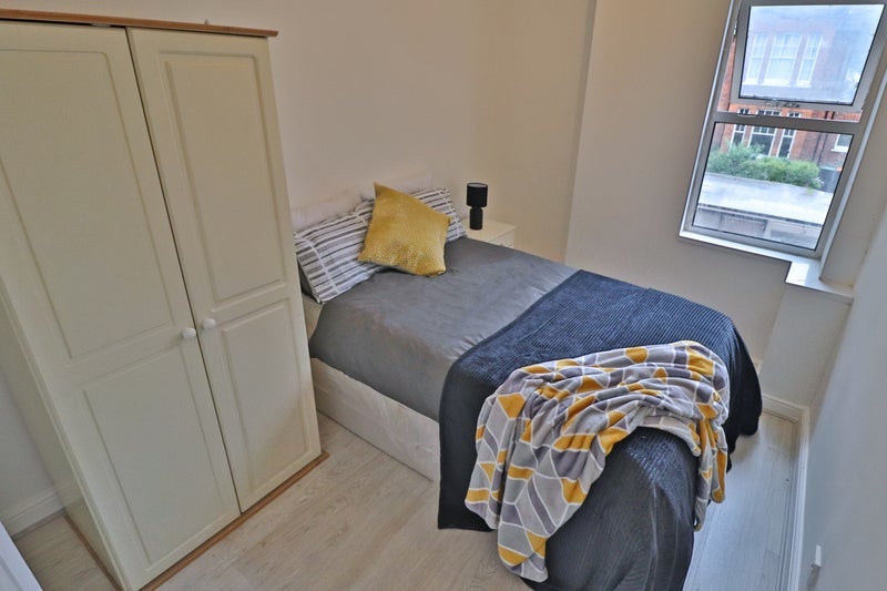 Room Chaucer Road in Bedford