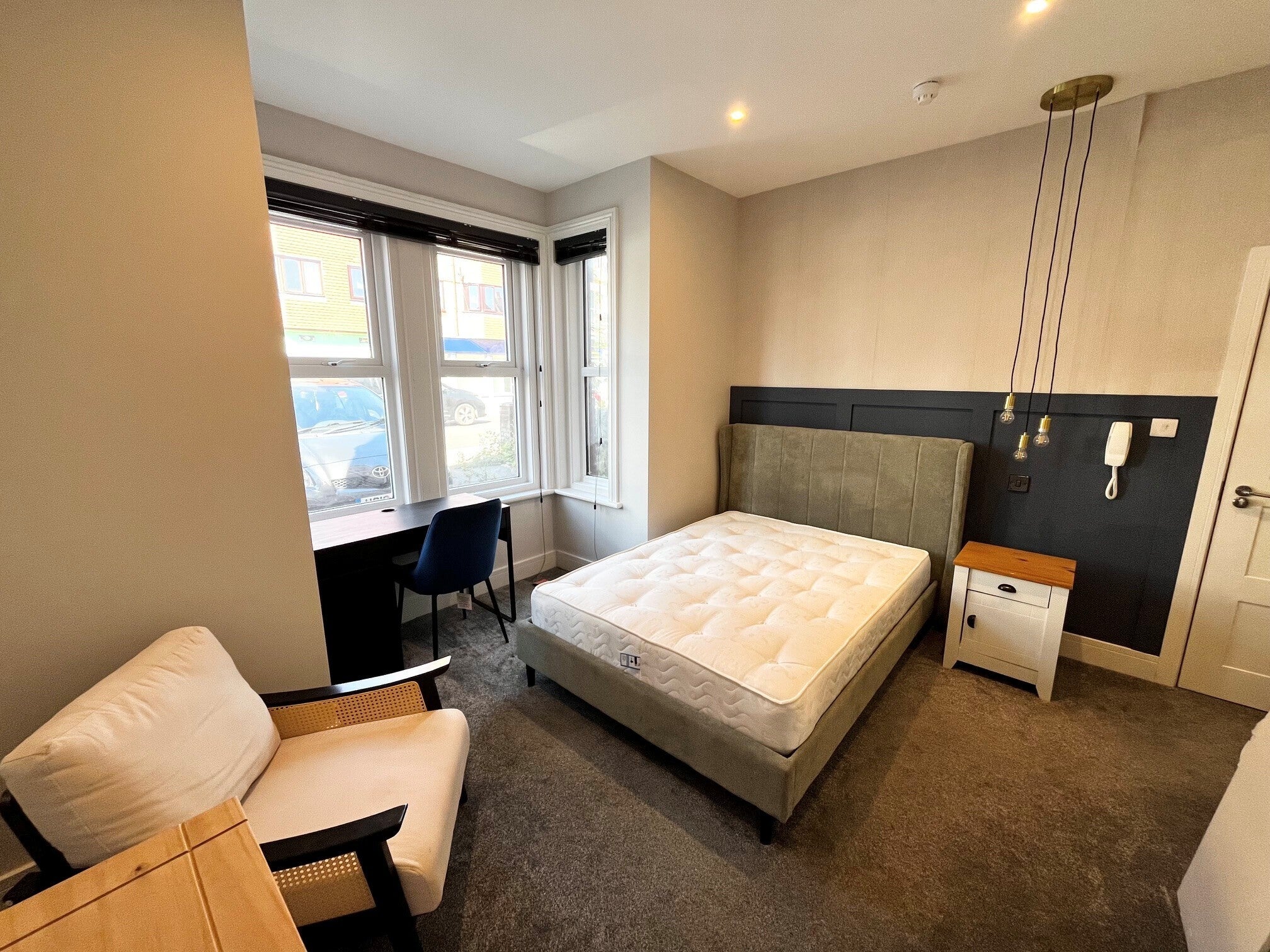 Room Ashley Road in Poole