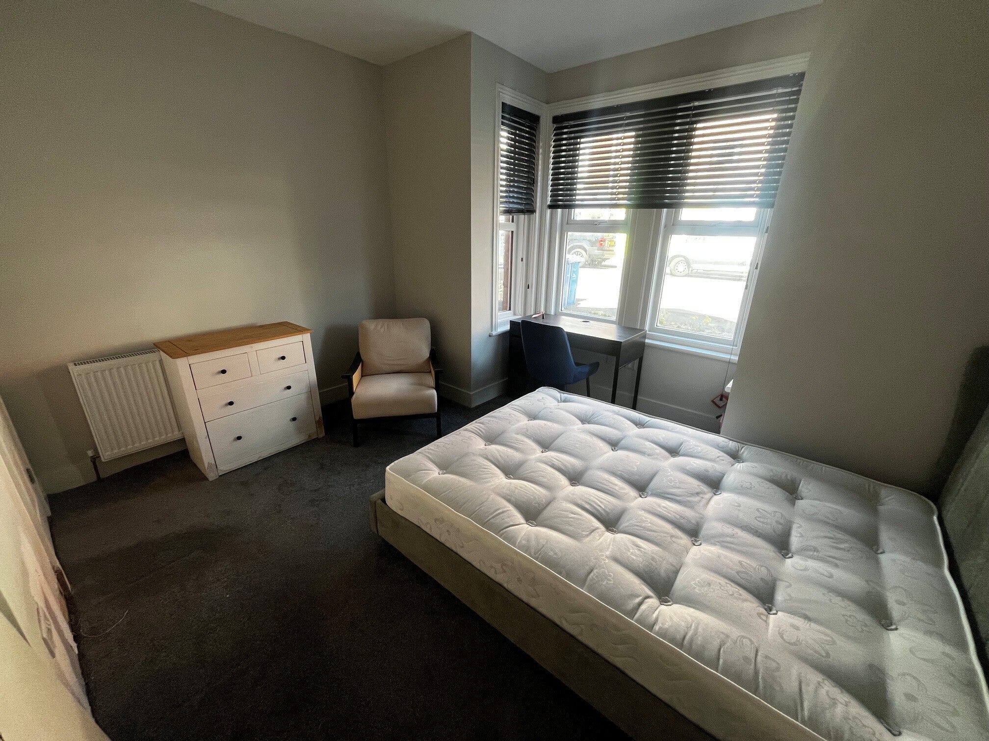 Room Ashley Road in Poole