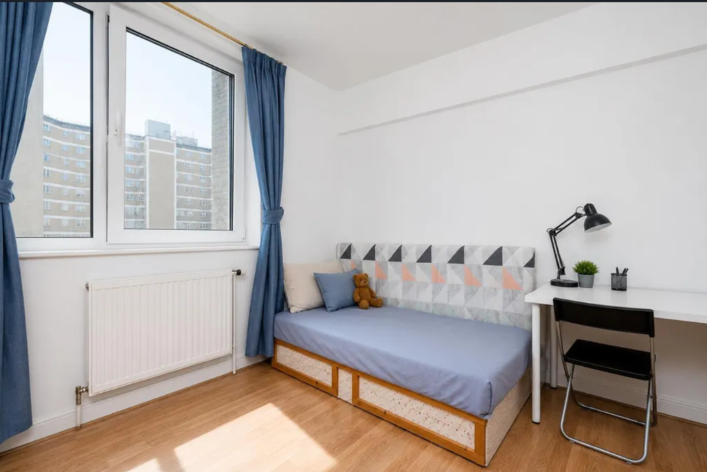 Flat Lucan Place in Greater London