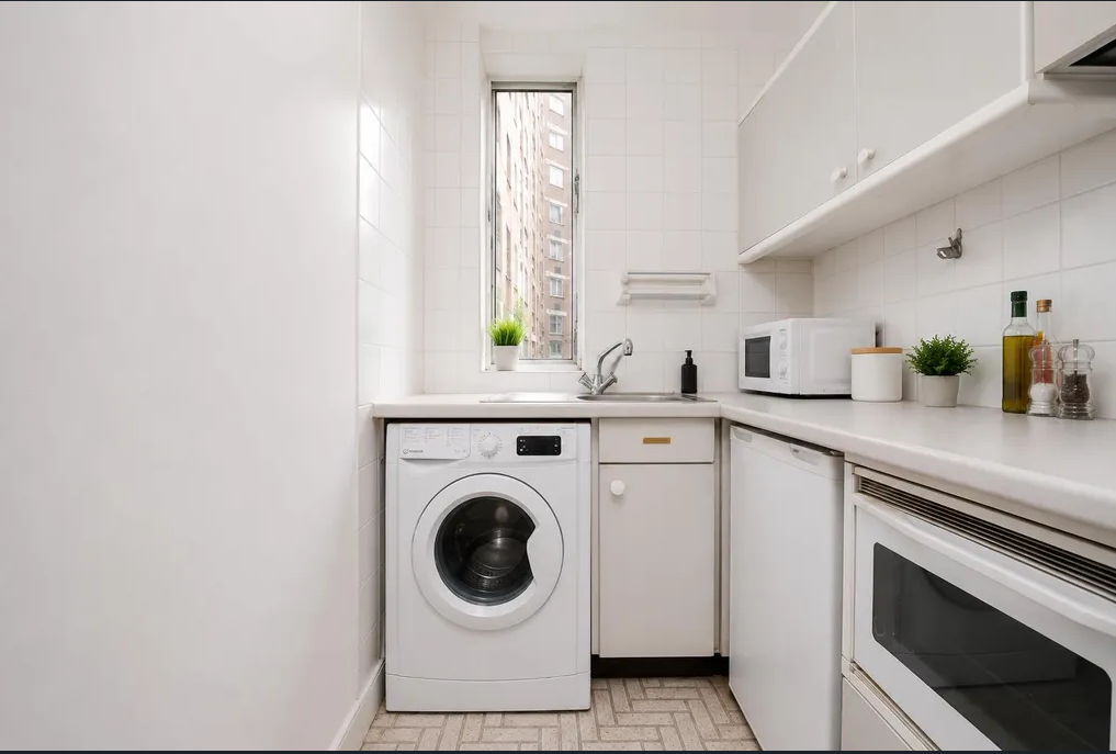 Flat Lucan Place in Greater London