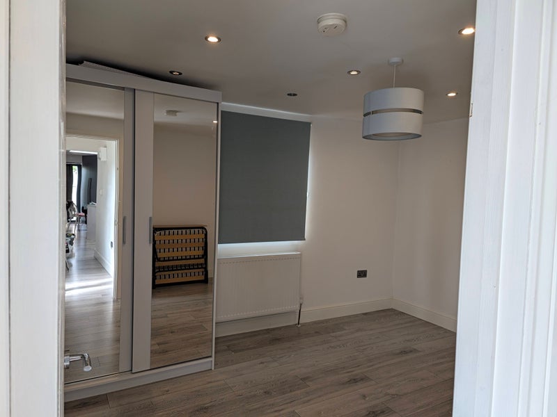 Room Perry Hall Close in Greater London