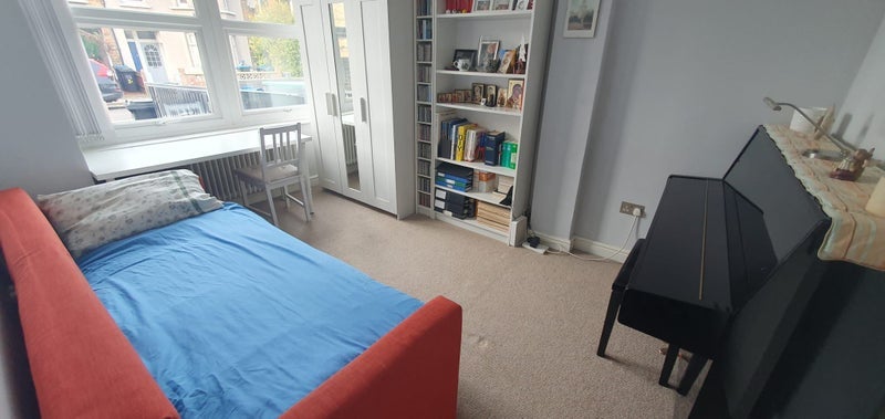 Room Wycliffe Road in Greater London