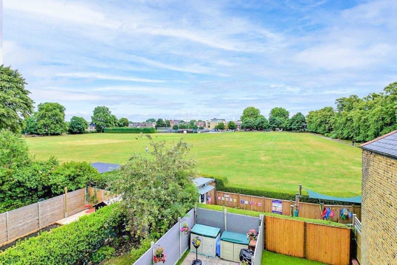 Room Wycliffe Road in Greater London