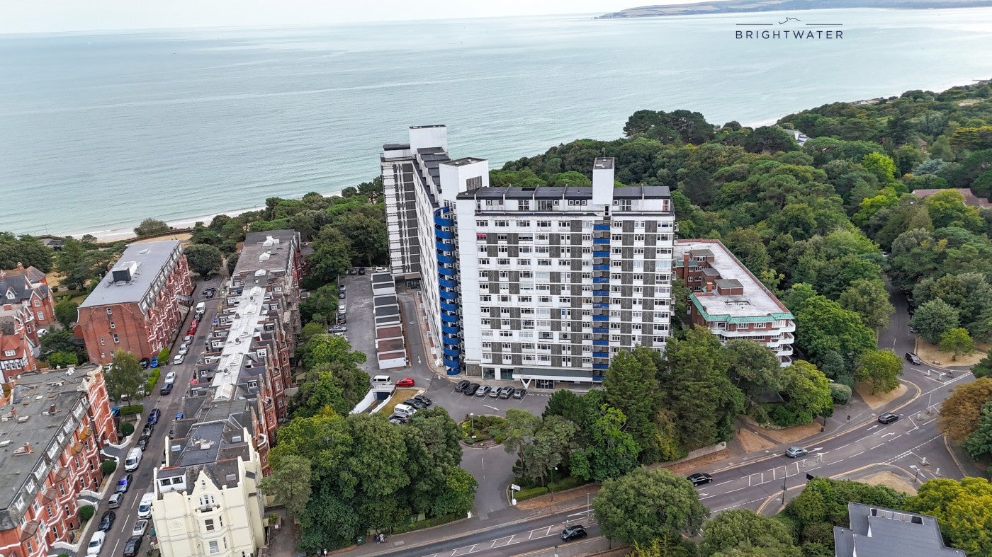 Flat Durley Gardens in Bournemouth