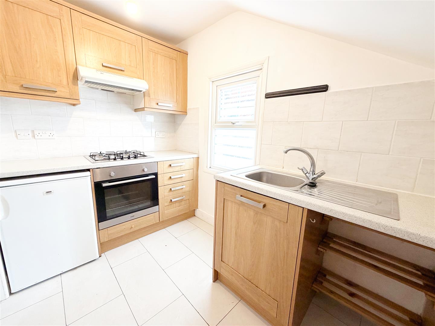 Flat Sedlescombe Road South in St Leonards